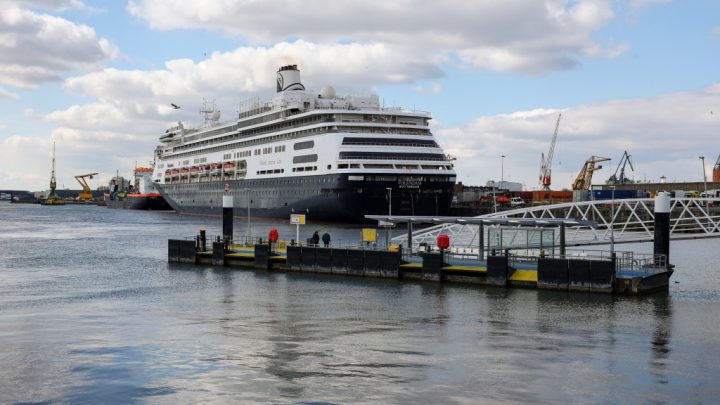 Cruiseschip MS Volendam gaat dienen als opvanglocatie