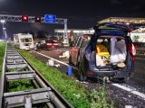 Snelweg vol brokstukken na ongeval met caravan VIDEO